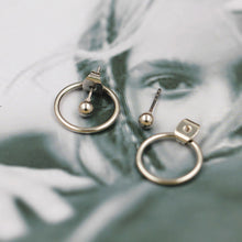 Load image into Gallery viewer, MINIMAL ROUND EARRINGS
