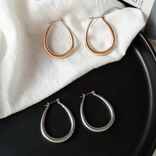 Load image into Gallery viewer, THEA MINIMAL EARRINGS
